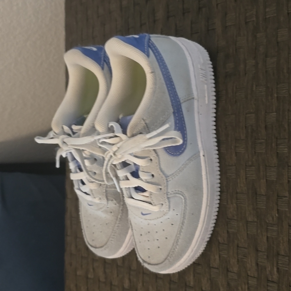 Girls nike sneakers